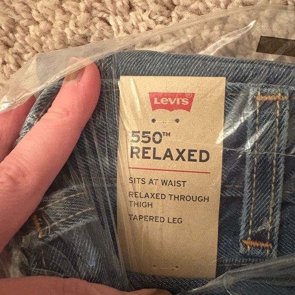 Men’s Levi's Classic Relaxed Blue Jeans, Size 42x30 NWT - Picture 3 of 4